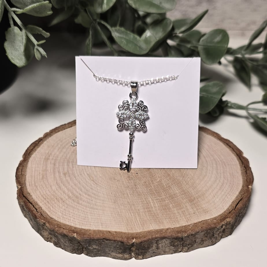 Collar de Llave y Nudo de bruja