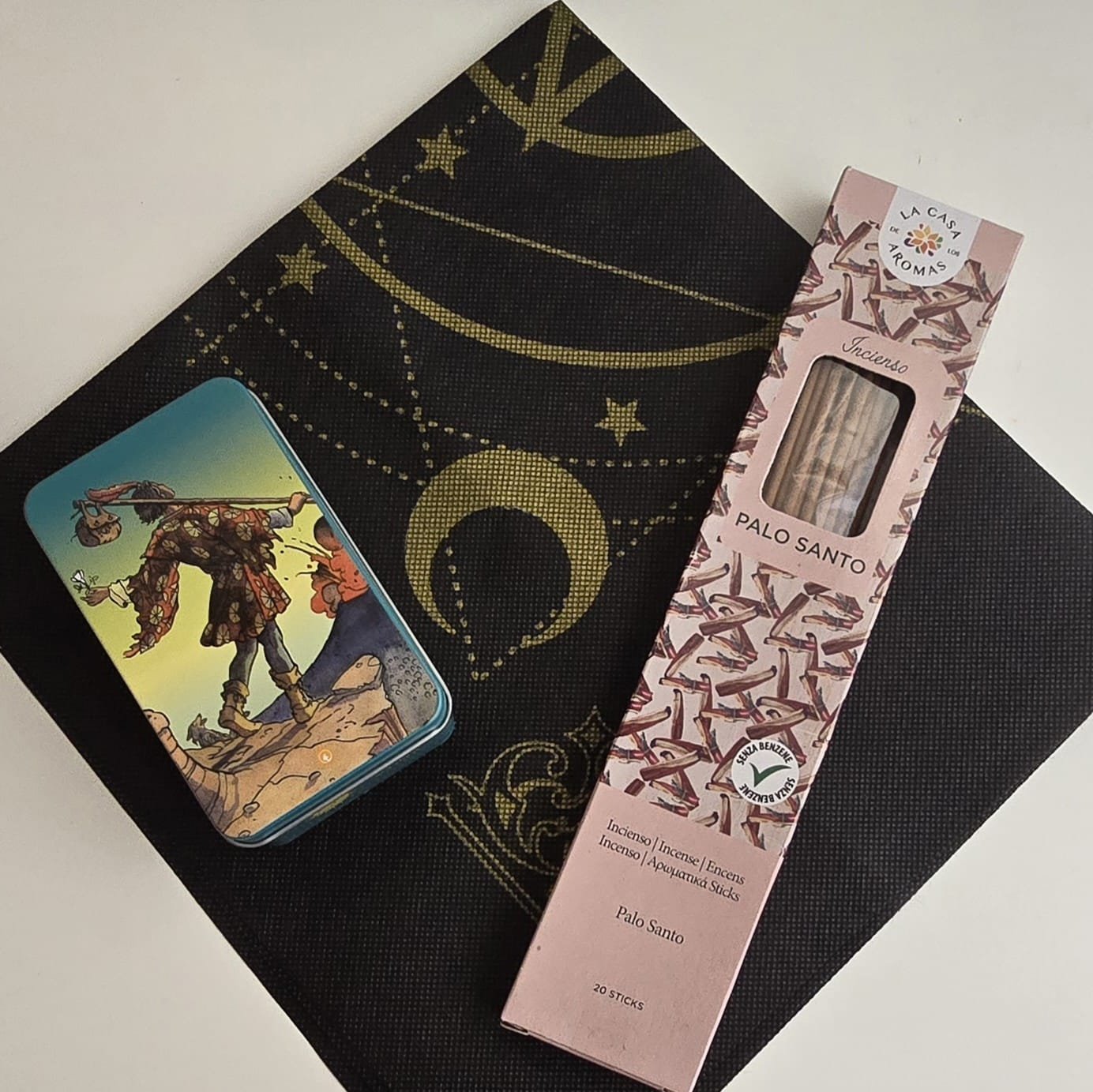 Set Brujil: Tarot, Tapete e Incienso de Palo Santo Consagrados