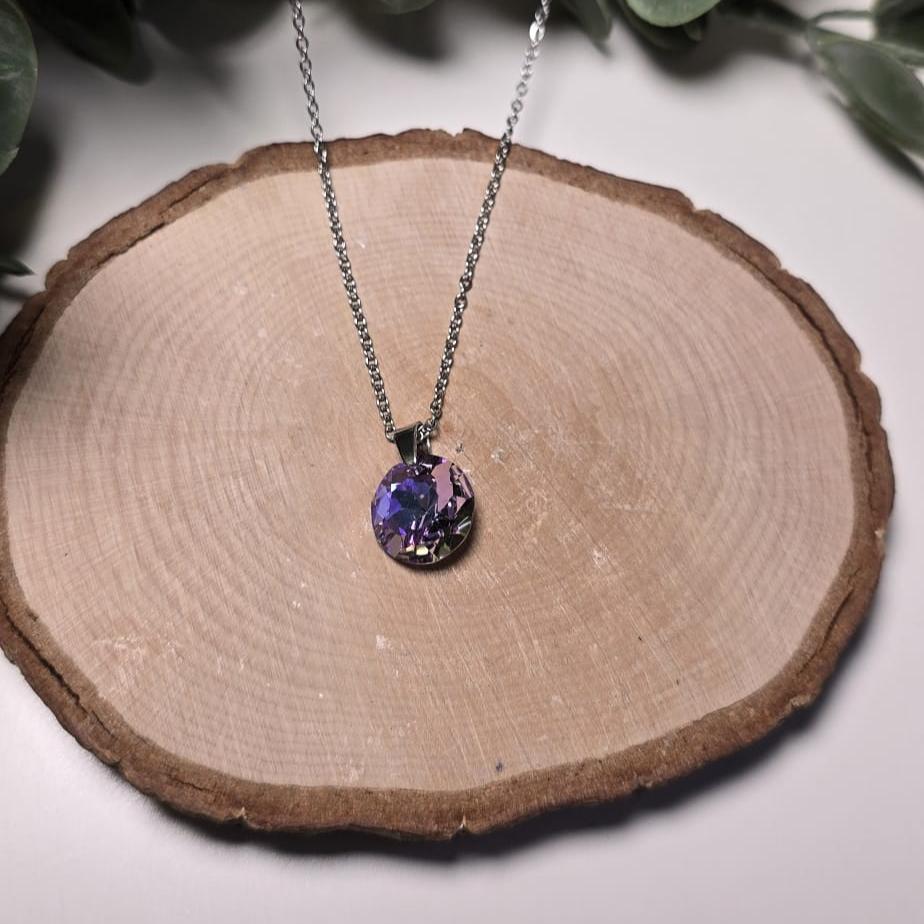 Collar brillante malva