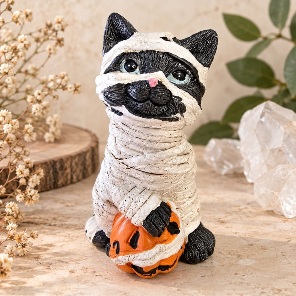 Figura de gatito disfrazado de momia