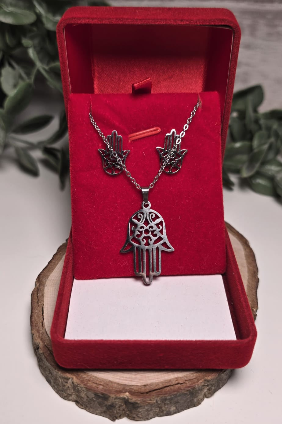 Conjunto de Collar y pendientes mano de Fátima de acero.