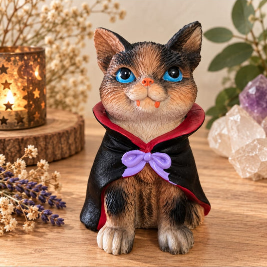 Figura de gatito con disfraz de vampiro