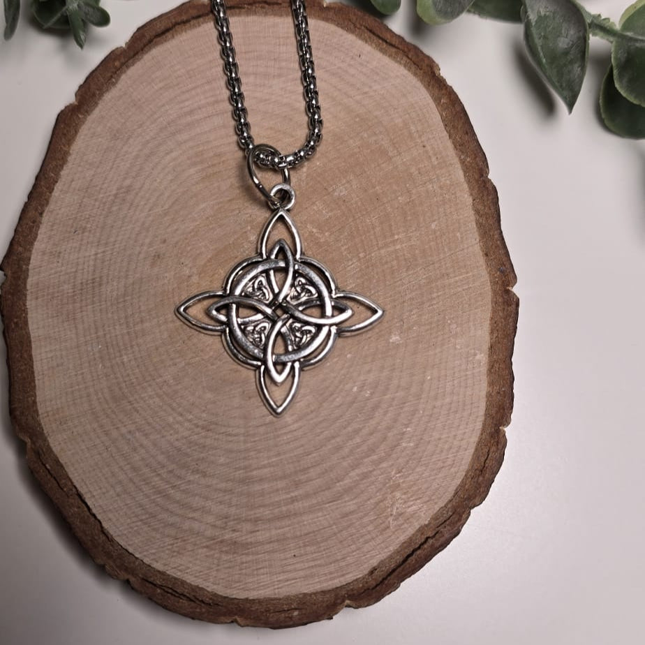 Collar de Nudo de bruja de acero